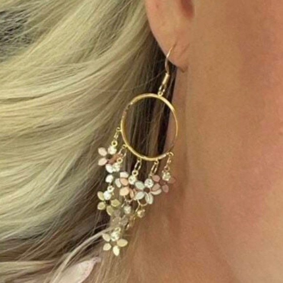 Gold Tone rhinestone Flowers Drop Earrings - Picture 2 of 3